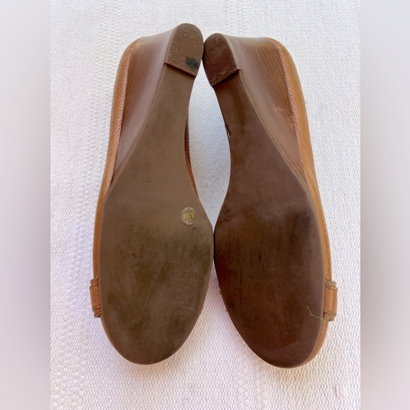 Tory Burch Natalya Pebbled Leather Saddle Brown Pumps Wedges Size 8.5 - Picture 8 of 8